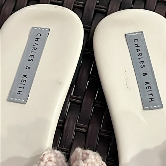 Charles & Keith slip on cream crochet Sandals size 39 - Picture 4 of 13